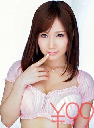 DV-1536 Let's see the passionate kiss and blowjob from a subjective point of view. Leave everything to Kojima Mina and just pull it out. Deep kissing in close-up. Nipple licking. She also takes the dick in her mouth and gives a blowjob. This is also