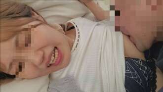 FC2-PPV-4647280 Elle emprunte l'argent à l'insu de son mari, mais n'étant pas en mesure de le rembourser, il l'emmène dans sa chambre, tâtonne son corps et, bien qu'elle résiste en vain, il éjacule une grande quantité de sperme de quelqu'un d'autre que son mari