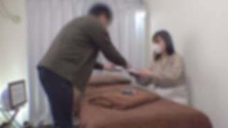 FC2-PPV-4670482 Nouveaux produits en vente jusqu'au 27 avril à moitié prix ! [No/Namahame] Une épouse très belle et sexy qui travaille dans un magasin **** voisin est venue dans notre magasin pendant la période des soldes.