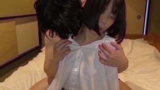 FC2-PPV-4685017 [édition limitée à 5 jours, mosaïque fine, version rééditée] Shin est une petite fille aux gros seins qui élève courageusement son jeu. Elle est prête à tout pour gagner de l'aide au jeu... Version rééditée