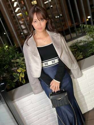 FC2-PPV-4689235 ⚠ Un cas grave ⚠ J'ai rencontré une belle épouse de 30 ans sur une application et j'ai eu des relations sexuelles crues avec elle, 30 ans, en criant et en transpirant tout en éjaculant en elle. « Sakura-san »