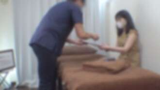 FC2-PPV-4700293 Nouvelle vente à moitié prix jusqu'au 15/06 ! [No/sexe] Une belle dame de bureau dans la trentaine, à la belle peau et au corps captivant, c'est une femme très sensible. Vous pouvez l'entendre respirer alors qu'elle enterre son visage dans l'oreiller.