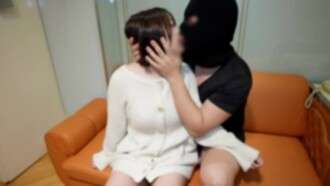 FC2-PPV-4714233 [Premier tournage] De beaux gros seins à la peau claire dans ses yeux de décolleté. - - Je verse le sperme de l'homme profondément dans le mignon, u ** - comme le vagin.