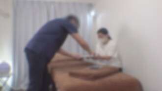 FC2-PPV-4744734 ¡A mitad de precio hasta el 31 de agosto! [¿Ninguno o medio crudo?] Es la primera vez que tenemos una clienta en nuestro salón desde su apertura, una mujer de unos 60 años. Está bastante fuera de forma, pero haremos todo lo posible para brindarle una experiencia satisfactoria.