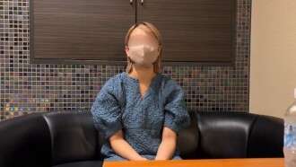 FC2-PPV-4751433 ช่างทำผมนมวัย 22 ปี“เดี๋ยวฉันทำสิ่งนี้ไม่ได้!ไม่!”เธอกรีดร้องด้วยความสับสนกับความสุขที่ไม่เคยมีมาก่อน แต่เธอก็ถูกกระแทกอย่างหนักและทำให้มันหลุดซ้ำแล้วซ้ำเล่า