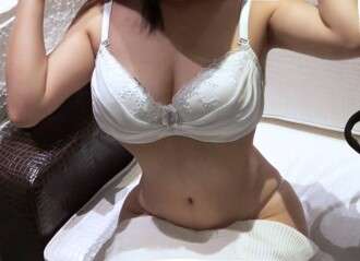 FC2-PPV-4771225 [H罩杯奶子！]对于拥有巨乳的前偶像按摩师来说，这是一个隐藏的选择！一整套强烈的刺激会让她短而苗条的身体乞求中出，她说：“射精，在我体内射精！”