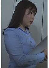 H_1724P068G00003 Als sie ihrer schlecht erzogenen Nachbarin eine Petition überbringt, wird sie mitgerissen und dazu gebracht, einen Schwanz zu lutschen! Da sie nicht widerstehen kann, wird sie zur Sklavin des unmoralischen Ehebruchs und wird verrückt!