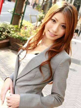 SERO-003 [Precio especial] ¡La increíblemente elegante «Sana» busca a un actor aficionado en la calle! Empieza con el cunnilingus y le dicen que «lo limpie», por lo que lo lame por todas partes. Incluso después de limpiarlo, la tocan con los dedos y